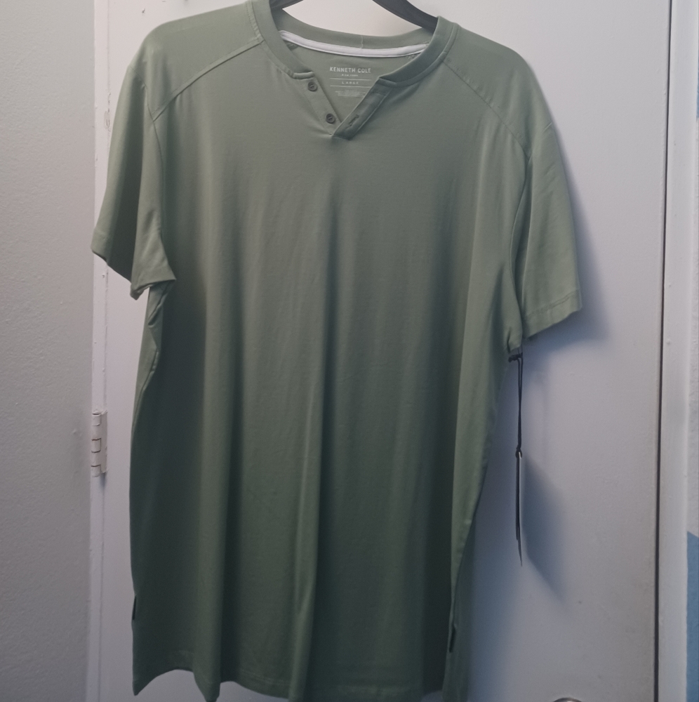 Kenneth Cole tshirt